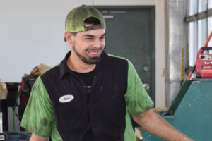 fast-friendly-oil-change-service-island-expresss island express lube and car wash employee ray